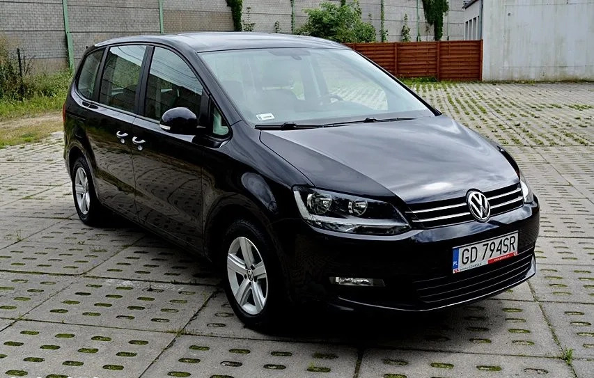 Volkswagen Sharan cena 44900 przebieg: 203000, rok produkcji 2013 z Niemodlin małe 232